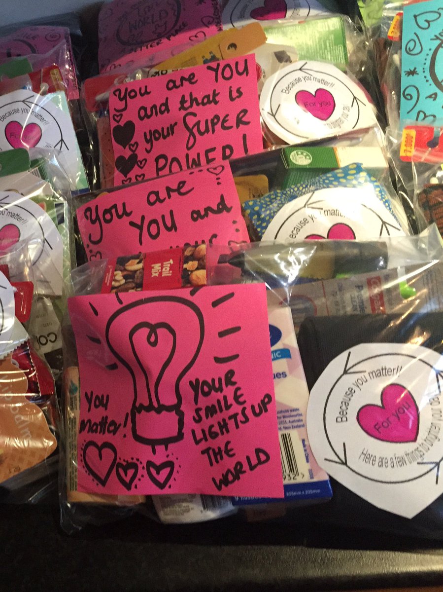 UndercoverKind1's tweet image. As you know I make these little packs of comfort for mob sleeping rough. They’ve got loads in them like deoderant, soap, tissues, snacks, wipes, toothbrush, sanitary items, bandaids, socks, etc. If any one collects hotel toiletries and doesn’t need them, cld you save them for us?
