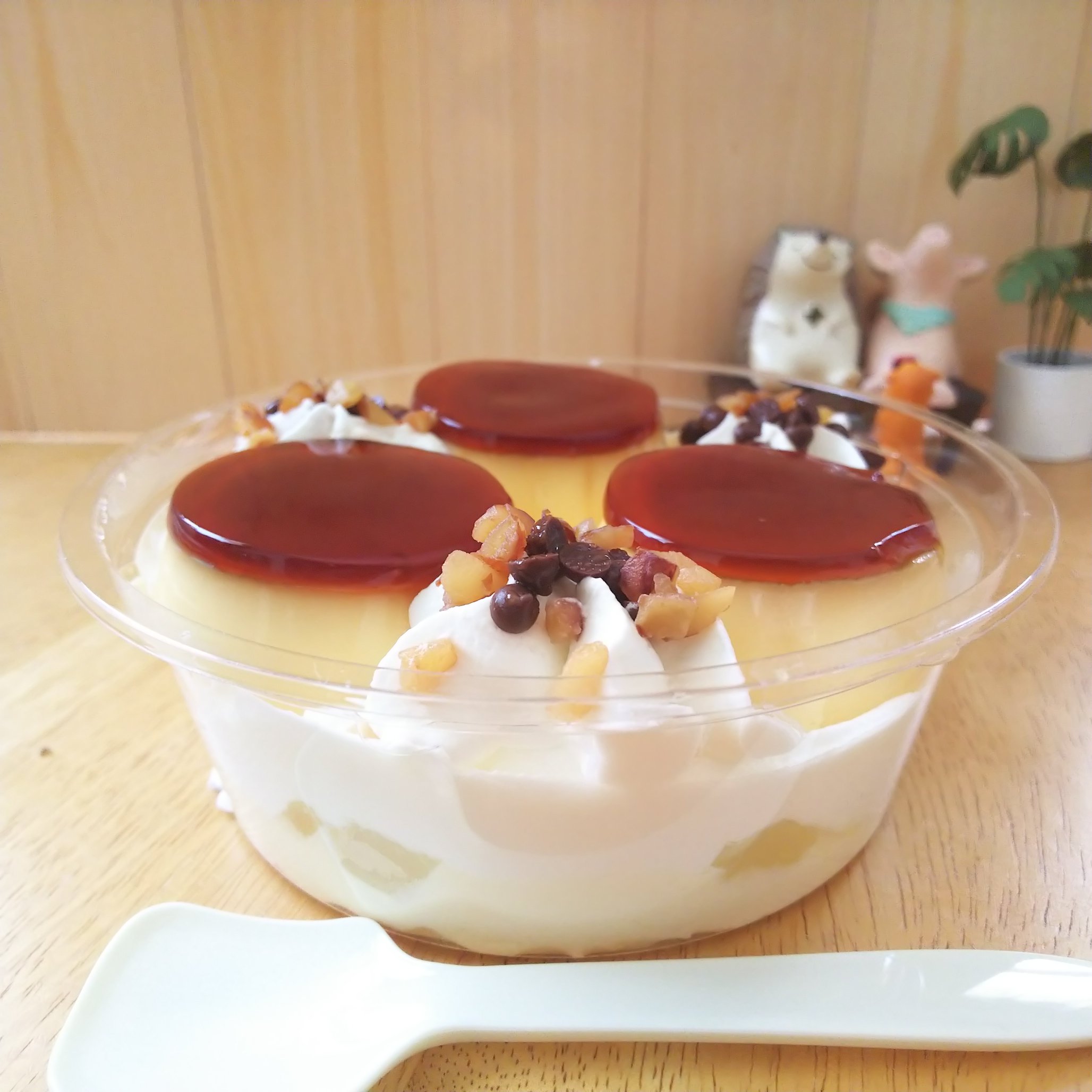 ふかつきはいり 手作りプリンに失敗したので ローソンのトリプルプリンアラモードをおやつに頂きます シェアする前提らしいので予想よりも大きいですが 間違いなく１人で完食コースですよね T Co Hest0gdcta Twitter