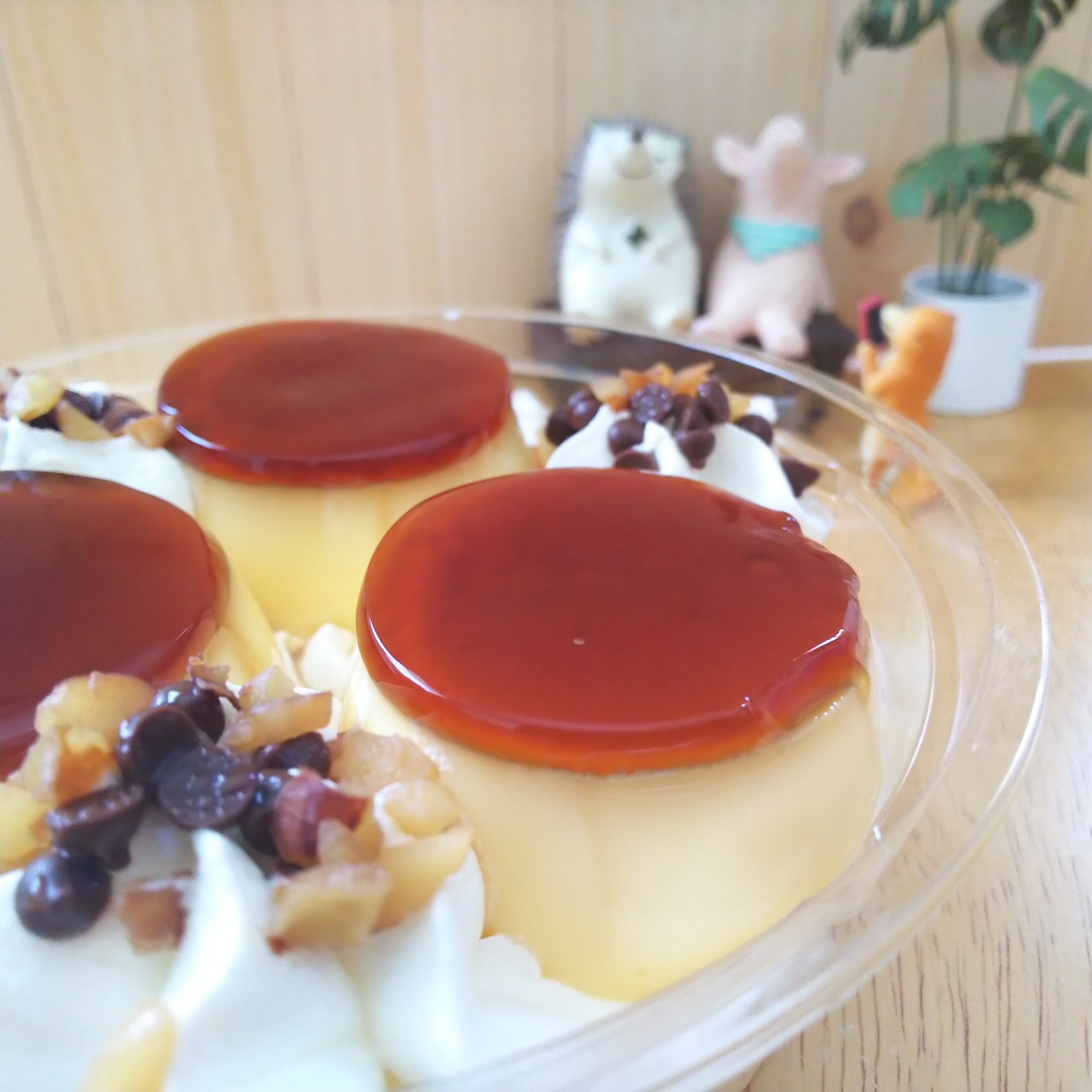 ふかつきはいり 手作りプリンに失敗したので ローソンのトリプルプリンアラモードをおやつに頂きます シェアする前提らしいので予想よりも大きいですが 間違いなく１人で完食コースですよね T Co Hest0gdcta Twitter