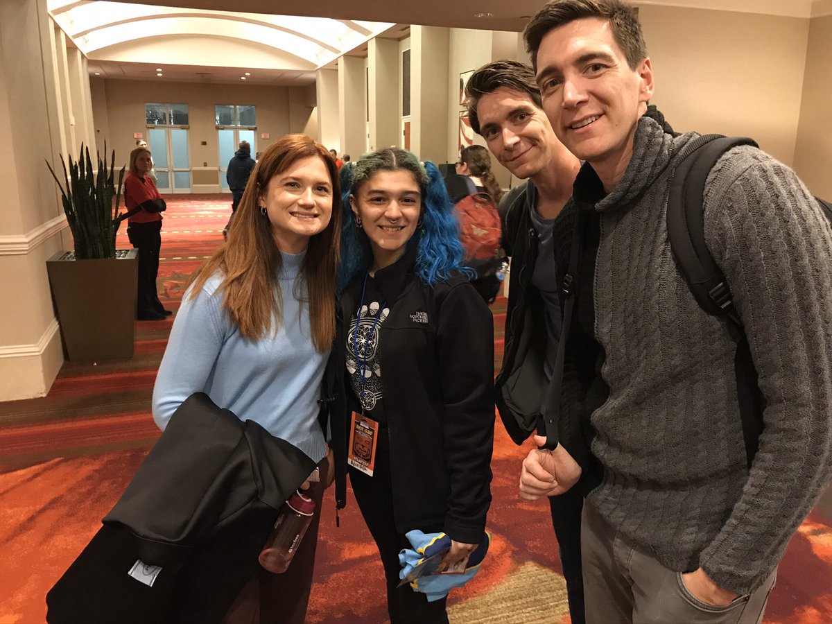 Dreiliece's tweet photo. Let’s throw back to when I met @elijahwood @Evy_Lynch Bonnie Wright and the twins 💕the picture of me, Bonnie and the twins was actually taken by Evanna on my phone 🥰 https://t.co/cbQPxh7My3