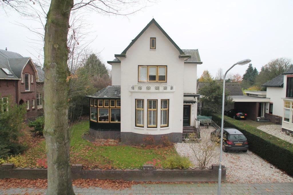 terapel's tweet photo. Te koop: Hoofdkade 5, Ter Apel: € 469.000 k.k. - 185 m2 oppervlak - 6 kamers https://t.co/TW3aJMRogx https://t.co/YeIVisZyuE