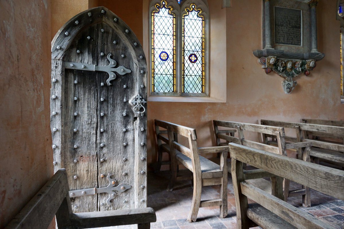 The Grand Western Canal flows past the silvered oak door.Sheep chew up the churchyard, often butting open the door to see what’s inside...Salmon pink walls, a stripey screen stencilled with stars and pouting cherubs...Ayshford Chapel is a true Devonshire doozy. #thread