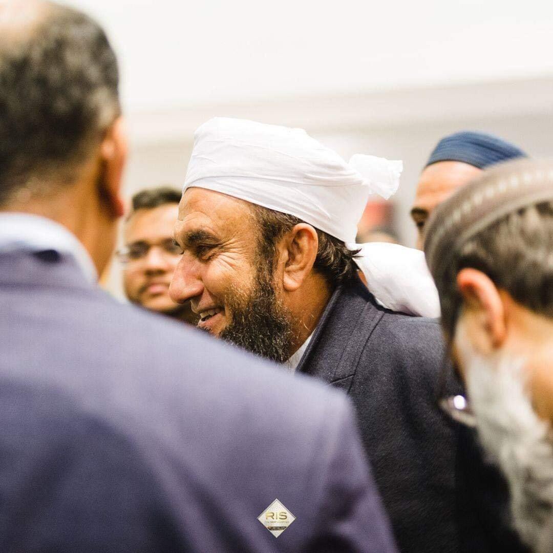 Binte_Alauddin's tweet photo. The only reason I love this men to the core of my heart is that he always talks about Love Peace and Patience This men is true blessing ❤ 

#molanaTariqJameel https://t.co/dOHFHMUBOq