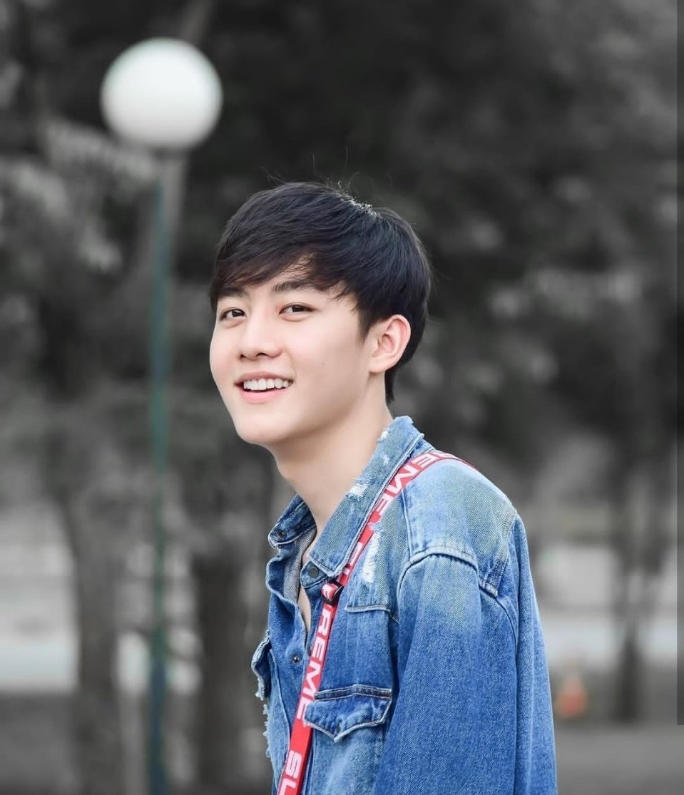 Aouk16's tweet photo. 静下来想你
觉得一切都美好的不可思议
#MarkSiwatxMusicLive
cr:logo https://t.co/1lgGLtoZu2