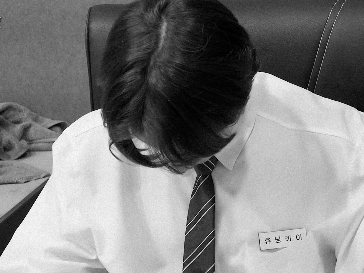 i want to make a thread about hueningkai& #39;s broad shoulders