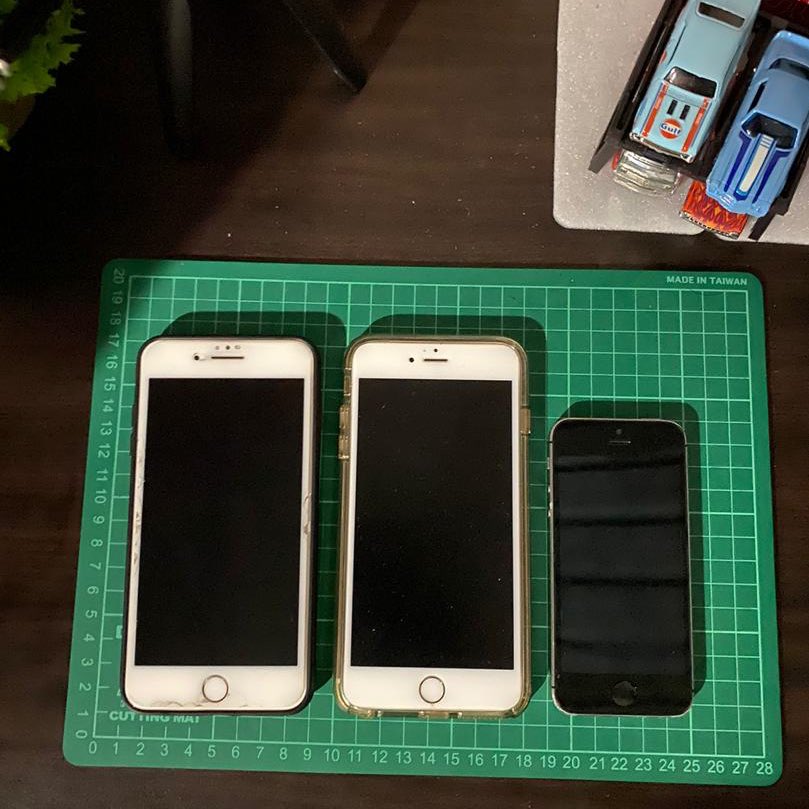iZafieqZaidi's tweet image. Okay aku ada phone yang taknak pakai. Daripada aku simpan lepastu rosak baik iPhone ni aku buat gift. Follow aku, target 2k. Selagi tak 2k aku taknak bagi iPhone secara percuma. Easy! Aku cakap aku buat.