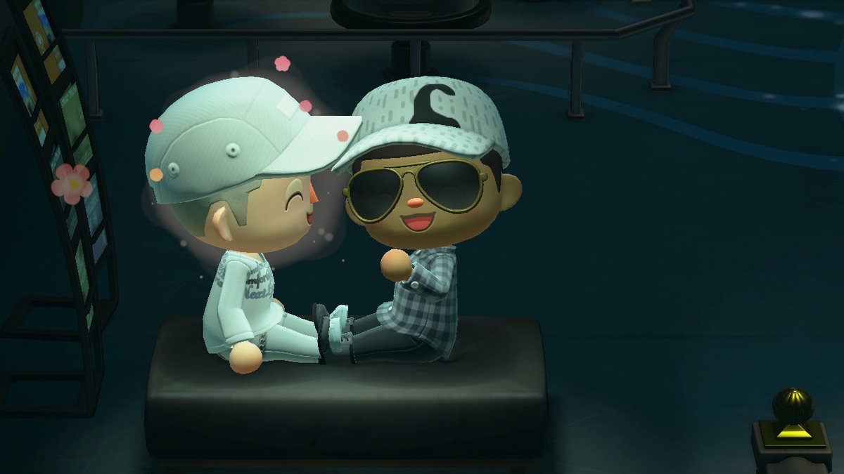 BirchPig's tweet photo. me and my girlfreind having a gay date in blathers museum. she likes the fish. i love her. #AnimalCrossing #ACNH #NintendoSwitch https://t.co/6bYuX8jaiB