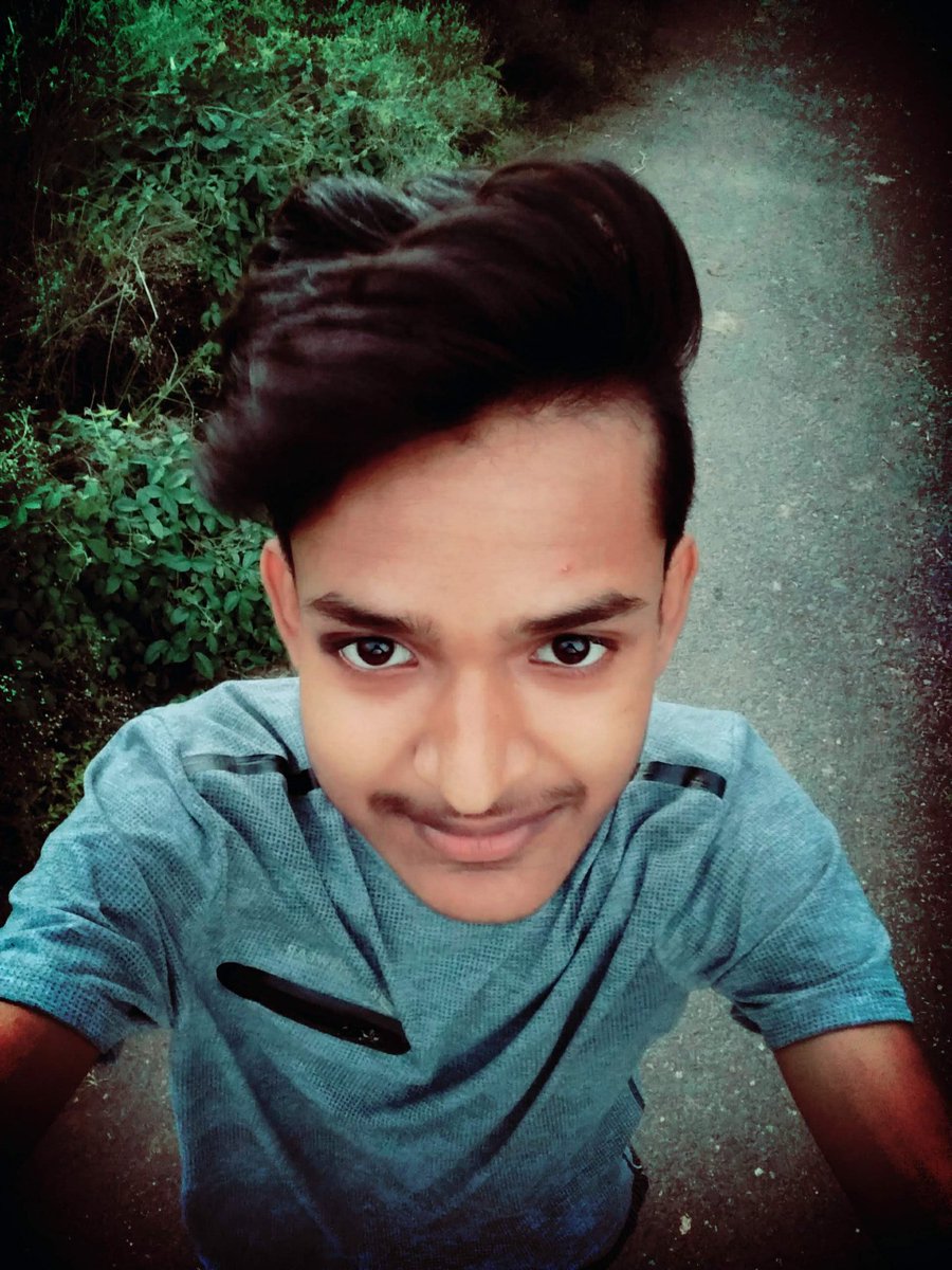 biryaniplss's tweet photo. #missingthepast The way i live, Those long hairs and many more.
#Throwback
#ThrowbackPicture
#Throwback2019 https://t.co/AyKUF0JzCO