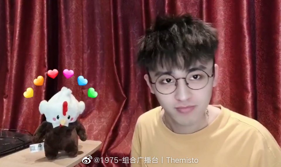 1 fan noticed how in the birthday videos for Huangzi and Zhang Chao, Pengjie had a plushie with a chicken head hat (ref to EP. 9 where Huangzi fell flat on his face in that game of Chicken) and a goose plushie respectively. Pengpeng you adorable little shit 