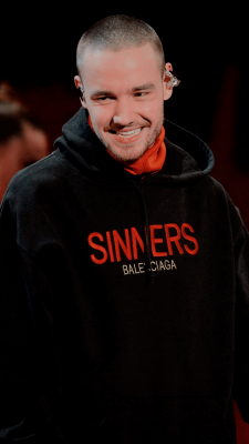 payneadict's tweet photo. liam con buzos grandes es lo mas tierno que puede existir https://t.co/5He22oHMbB