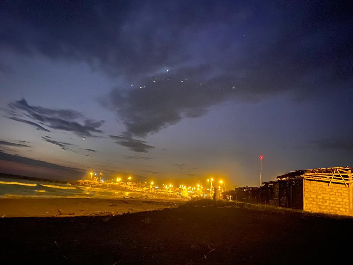 CarlosVerareal's tweet photo. Engabao,Playas:hagan ZOOM a la nube oscura... https://t.co/VJhyhtAJ8W