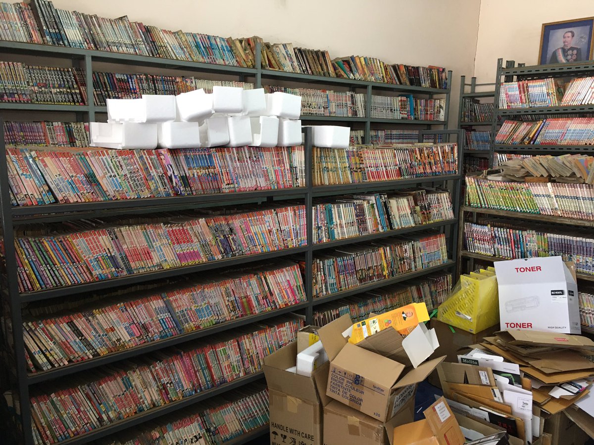 darkhero_KJTz's tweet photo. มีใครอยากซื้อหรือสะสมหนังสือการ์ตูนไหมฮ้าบบบบ จะโละทั้งร้านเลย ขายถูกๆ หรือมีเรื่องไหนเล่มไหนอยากได้เ��็นพิเศษ สอบถามได้นะฮ้าบบบ มีทั้งการ์ตูน นิยายแจ่มใส นิยายจีน บลาๆๆ เป็นเซ็ตก็มีนะแคร้บ #ตลาดนัดออนไลน์ประชาธิปไตย https://t.co/EcbiAwisw6