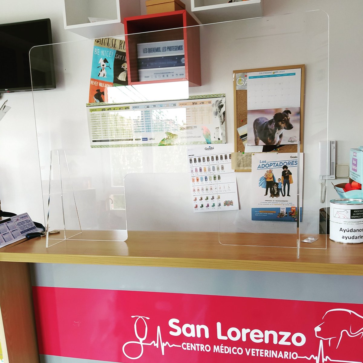 Seguimos instalando mamparas de seguridad.
Manejables, fácil de limpiar y sobretodo seguras!!
Consúltanos!!
#anticovid19 #veterinaria #oficinas #seguridadehigienelaboral #mamparasprotectoras #mamparasmetacrilato