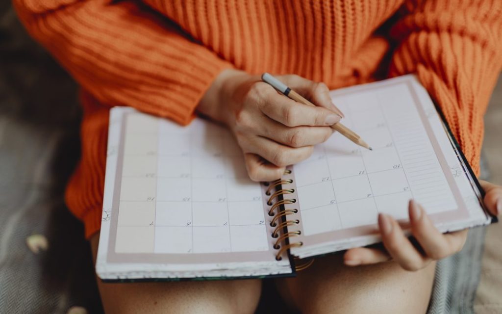 AudreyM_auteur's tweet photo. |ARTICLE|
Vous manquez de temps, vous ne savez plus comment mener vos projets à terme? Dans cet article, je vous parle du planning inversé.
#planning #planninginversé #gestiondutemps #optimisationdutemps #blog #conseil https://t.co/SRJ8HC4vAA https://t.co/ON3SeFoNEw