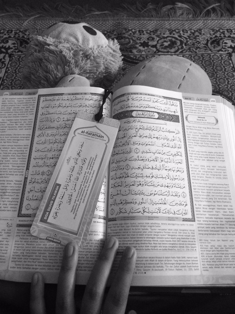 fitrah447's tweet photo. Sebenarnya dgn mendekatkan diri dgn Allah ni buat hang rasa hilang segala penat lapar bila berpuasa. Sumpah heaven weyh perasaan dia bila hang tgh lapaq sbb posa pastu ag p ambik auaq smbhyg then ag smbhyg trus bca alquran. Tak trgmbr dgn kata2

#secondramdhan #closetoAllah https://t.co/m9kvjU6noF