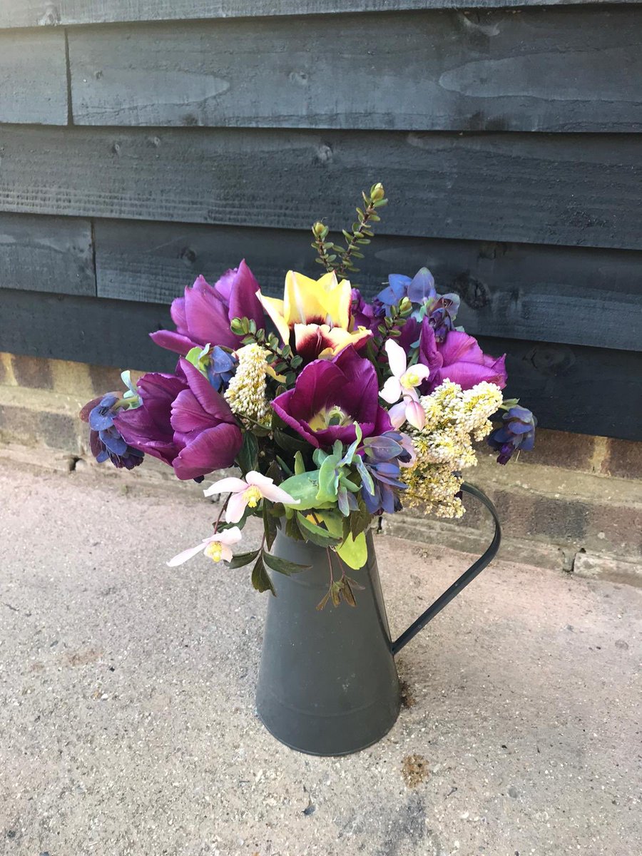 Vibrant and eye catching #Flowers for Saturday #students worked this week  #foam free #Sustainability #flowersfromthefarm  #StayAndPlay ⁦@Easton_college⁩