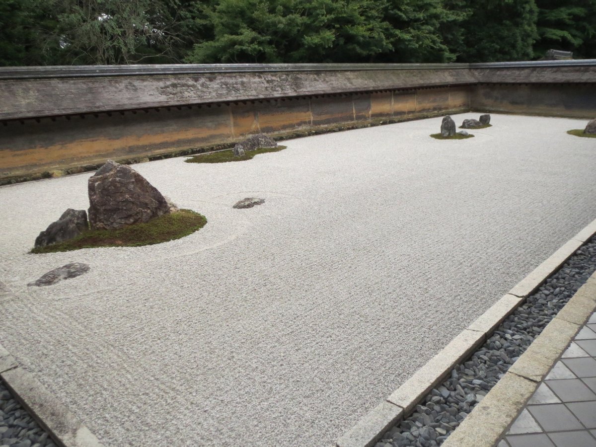 宗秀斎 お客様の御依頼で進めている龍安寺石庭 G Wもコロナ感染による外出自粛により黙々と制作することになるであろう油土塀 なかなかの注文数 模型 制作 石庭 京都