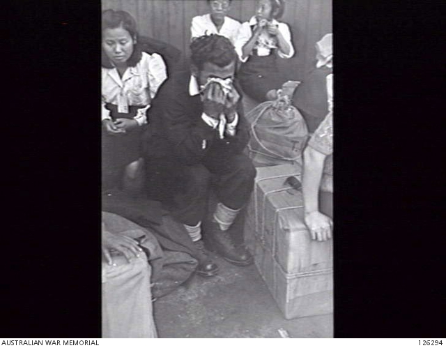 The Formosan identity at the time of war & sovereign changes is fascinating. The   #Taiwanese were & #39;Japanese enough& #39; to be put into internment-camps, yet not enough to be accepted there. They were also not & #39;Chinese enough& #39; to be exempted from being ill-treated. So who are they? (7)