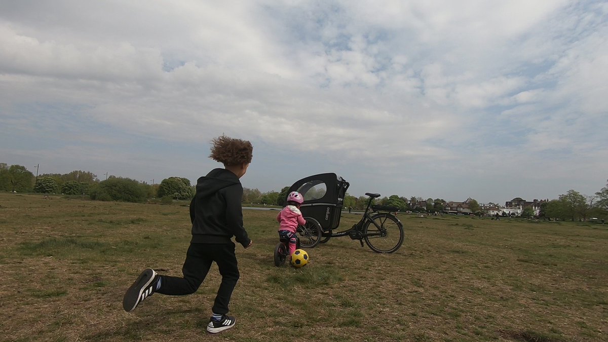 If you’re living happily in a city without a car, why buy one now? A  #cargobike is perfect for the  #schoolrun and you can safely transport your kids to parks, playgrounds and open spaces that cars cannot reach.   @LSx_News  @SustransLondon  @LDN_LS  @_The_Gardener_  @ecargobikes