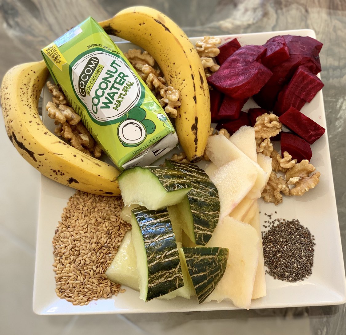 The Delicious Pink Heart Breakfast Smoothie ❤️😋
The ultimate low blood pressure start to the day
High in Potassium, Fibre, Omega 3, Nitrates, Magnesium and Vit C

2 Bananas
1/4 Melon
1 whole Beet
A handful of walnuts
2 tbsp Ground Flaxseeds
2 tsp Ground Chia
Coconut water 

#bp