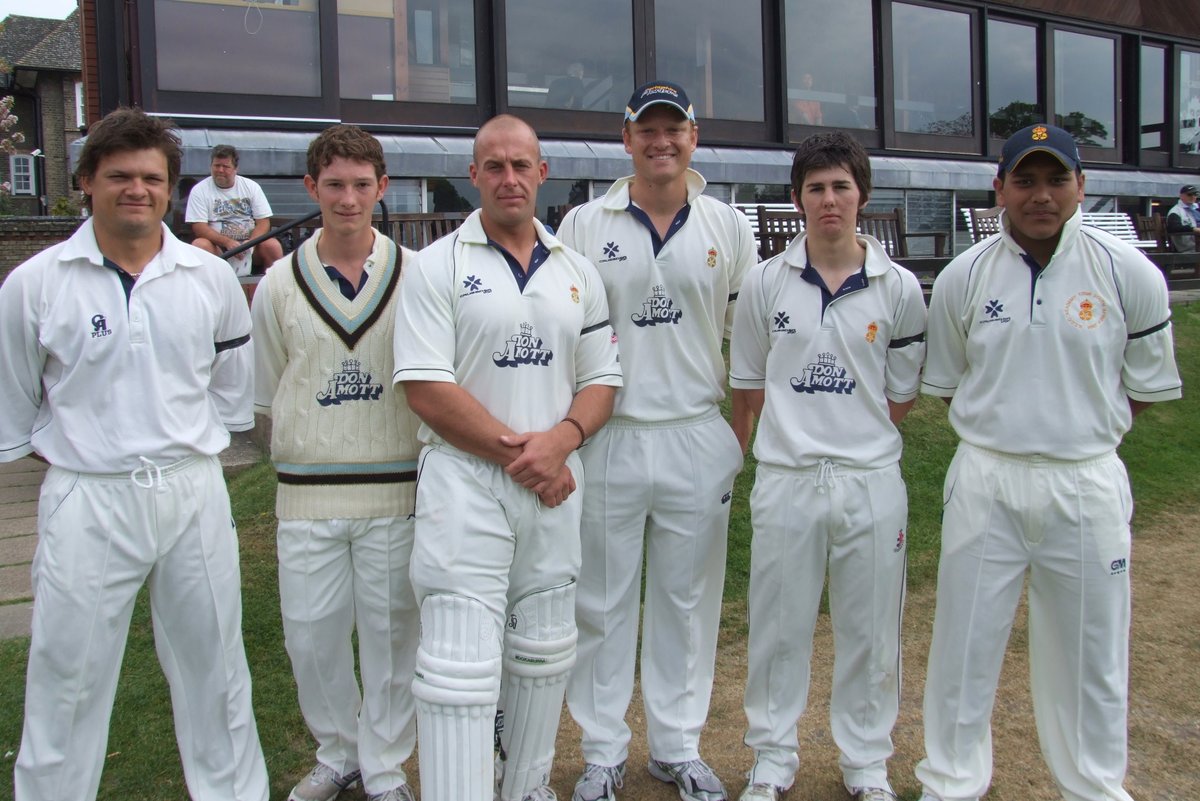 On This Day in 2007 @DerbyshireCCC had 6 first class debutants at Fenner’s. Apart from their 1st game in 1871 when all 11 made their debut, never have so many players debuted in a game for DCCC - Freddie Klokker, @OliSaff Dan Birch, @zencuzzy @redfern_dan & Akhil Patel...