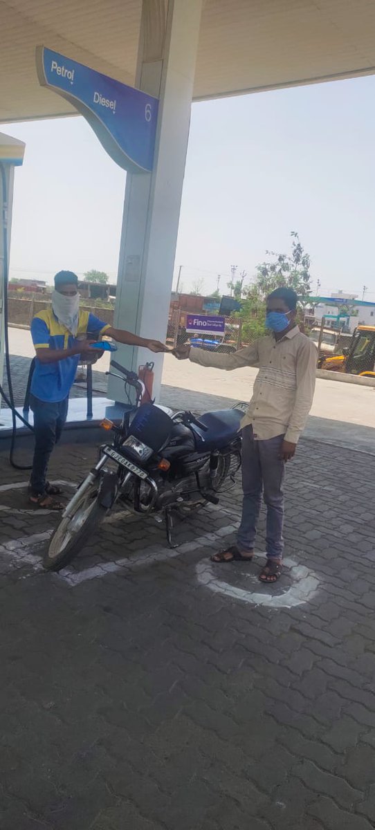 BPCLRETAILSURAT's tweet photo. #Cash a necessity for the poor being disbursed to them using #fino atm at Anushkati Petroleum Limdi maintaining safety protocols
Serving the nation through our #nonfuel offerings
@BPCLimited
@BPCLRetail
@MIHIRJOSHI1972 @Parthasarthy322 @kumarsantbpcl @ravips25 @singharunbpcl https://t.co/zV2xv3KyTH