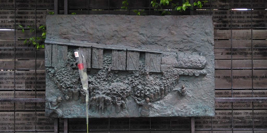 UIAVenezia's tweet photo. Oggi il campo del #Ghetto Novo non sarà gremito per celebrare il 75° anniversario della #Liberazione dal nazifascismo né #piazzaSanMarco sarà invasa dai #bocoli d'amore. Oggi, in questo atipico #25aprile, tutti insieme viviamo e celebriamo la Storia, la Tradizione e la #Memoria. https://t.co/jMIHQy8zof