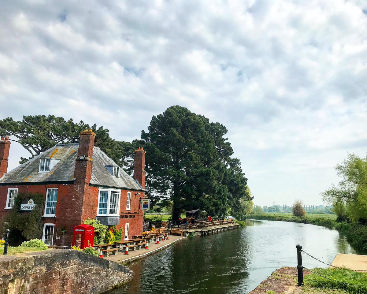 Remember the days when you could go inside these places? 
Eating with strangers, pub quiz banter and unwittingly humiliating yourself on drunken #pub karaoke feel like life goals now 🍸 🍰 🥘 🙏🏻  

<a href="/DoublelocksPub/">Double Locks</a> #exeter #devon #covid19