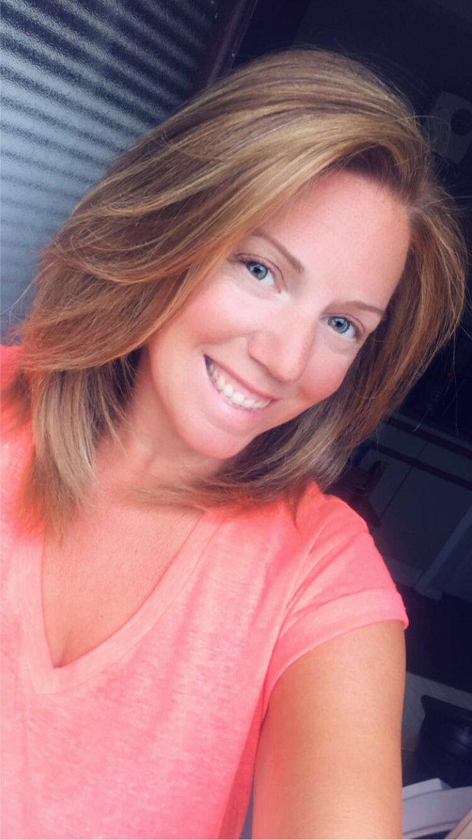 ladyshrimp83's tweet photo. When you have to foil your own hair! #hairdresser #wella #StayAtHome #thatwasnoteasy https://t.co/7WFficbTcS