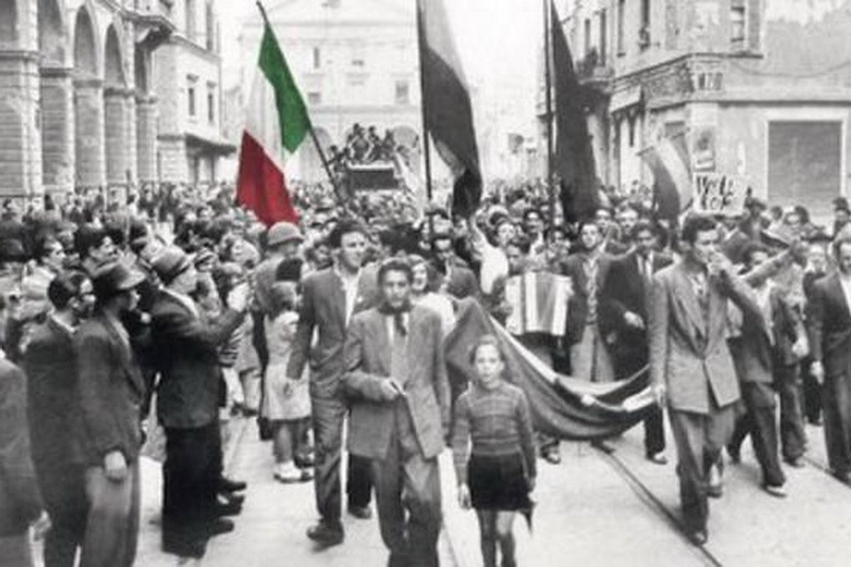 mttdonato1's tweet photo. #25aprile
Ora che un po' di libertà ci manca, ne comprendo il reale valore.
Se siamo liberi di confrontarci, di insultarci, di esprimerci, di essere in disaccordo senza essere uccisi, è grazie a quella Liberazione.
Auguri Italia libera 🇮🇹 https://t.co/xyzTPMMwzT