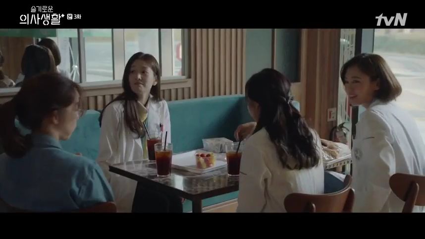 This is from EP3 Sorry but this Girl in OBGYN also like seokhyeong  The fox.  #HospitalPlaylist