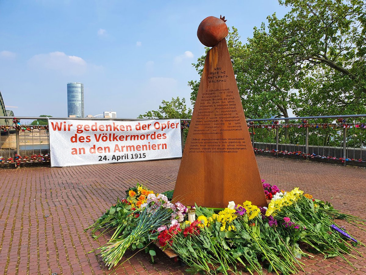 HAYPRESS_news's tweet photo. Gestern wurde in Köln an den Jahrestag des Genozids an Armeniern erinnert. Mit einer Ausnahmegenehmigung der Stadt Köln beging die Initiative Völkermord Erinnern öffentlich den weltweiten Gedenktag. Publizist Martin Stankowski berichtete für den @WDR @wdr3 https://t.co/U7jPzCzfZj https://t.co/cD6Z2TOhIW