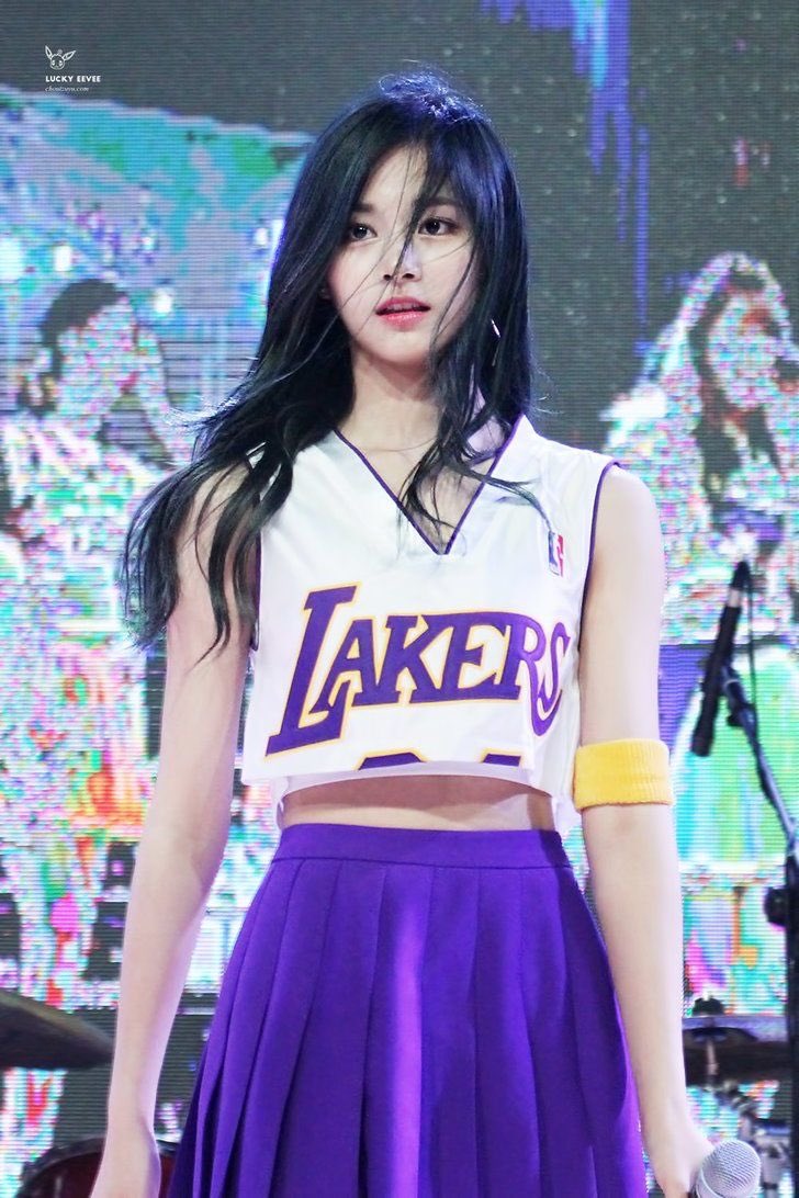 TzuLovelyThings's tweet photo. 2016 Cheer up

Can't find any adjectives to describe Tzuyu beauty.

A thread that stunned me😳

#TZUYU 
#4YearsWithCheerUp @JYPETWICE https://t.co/eP41J0BAjg