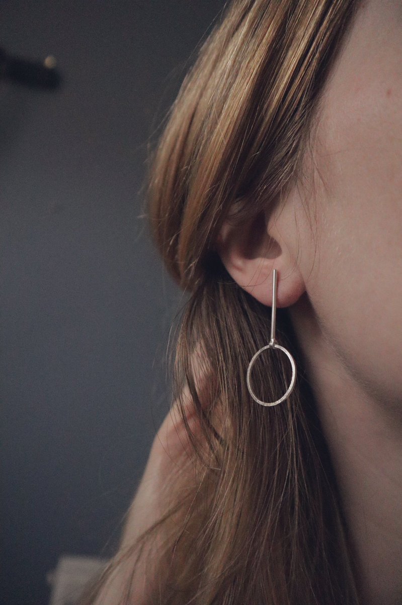 N E W 
New to the website are the silver bar and circle earrings. Chic, easy to wear and look great with pretty much any outfit!
Now available on my website...remember you get 10% off when you sign up to my newsletter!
heathermcdermott.co.uk/earrings/silve…