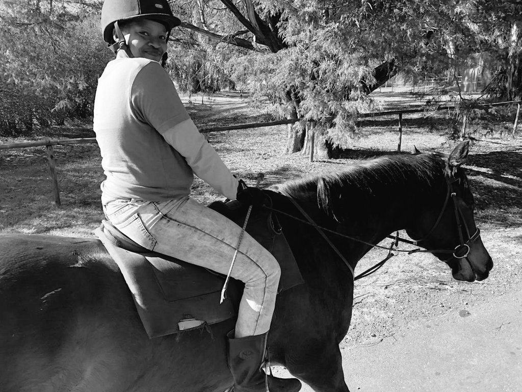 Ponge_Joy's tweet photo. Shoulders in, heals down, toes in now inside leg 🐎🐎🐎🐎 I miss riding 😭😭 https://t.co/YnQQD2dnht