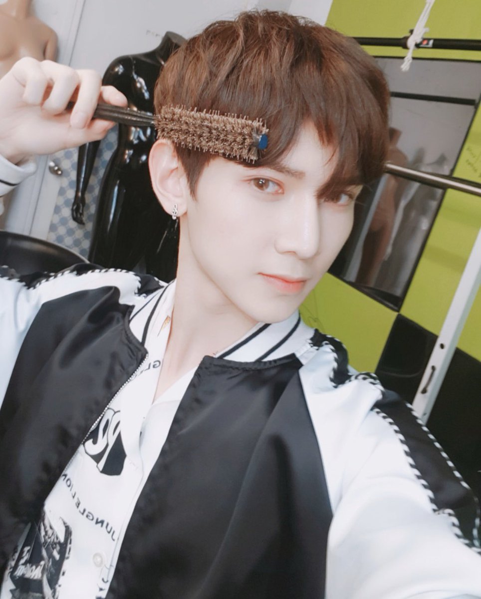 stylist! yeosang where can I hire him