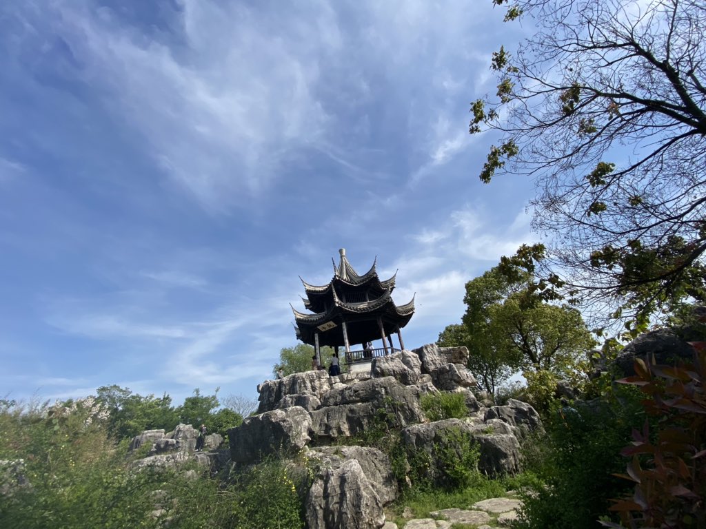 sangqiers's tweet photo. #ChinaStory 今天去了一个网红景点：贡湖湾彩虹跑道，人超级多。下次我一定带着帐篷去！#CCP https://t.co/sUGBYWuai0