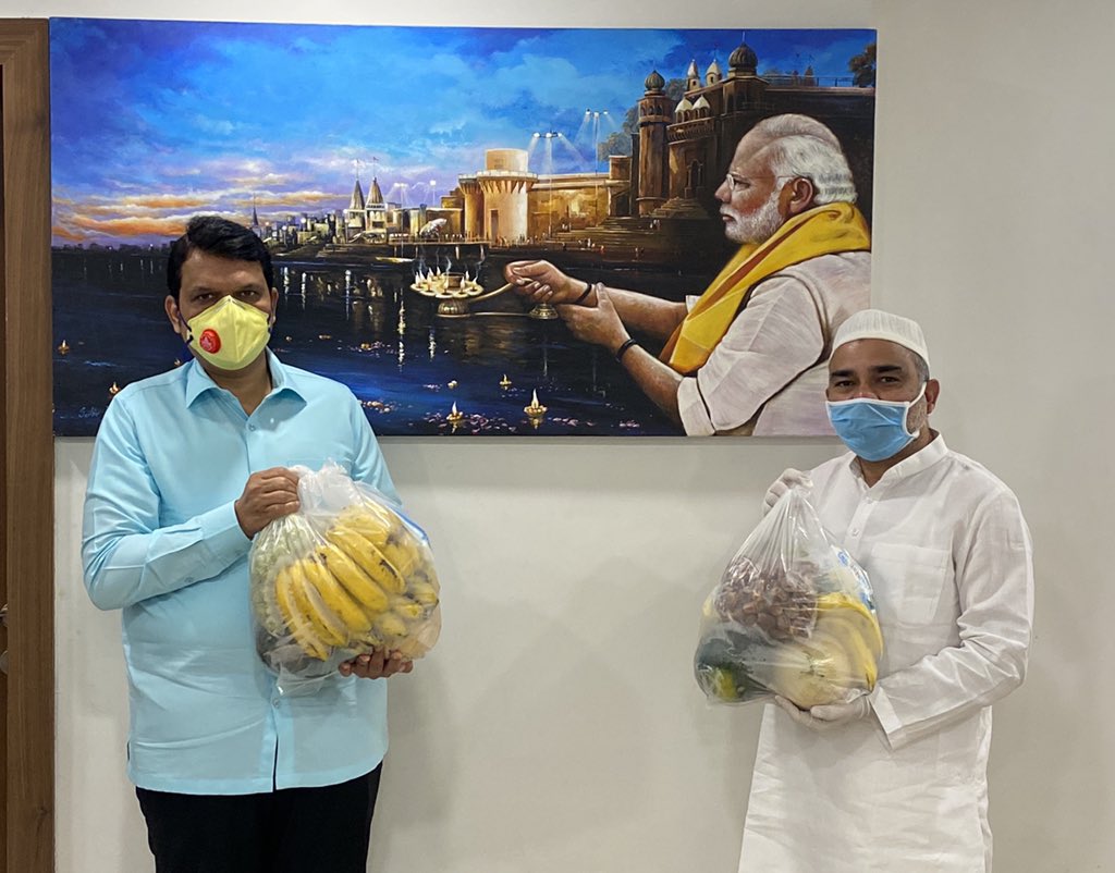 HyderAzam's tweet photo. Under d Guidance of @Dev_Fadnavis ji Free Iftaar & Sehri Kits will be distributing daily in d month of Ramadan in Malwani Malad 40Tons of fruit Kits & Milk Pouch to 15k families will be delivering for 30days at there doorsteps #RamadanMubarak #StayHomeStaySafe #AzamFoundation https://t.co/tX7WDlJSQA