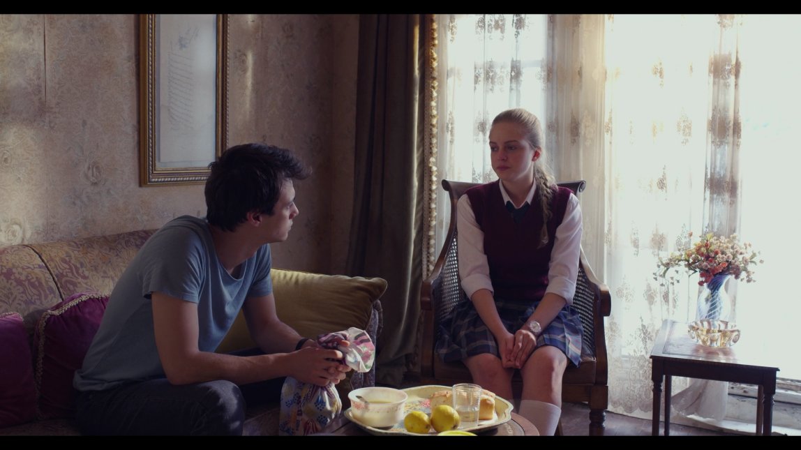 Sürekli bir şeylerin ondan götürülmesine o kadar alışmış ki, Işık ona kızdı diye getirdiklerini geri götüreceğini düşünüp usulca toplamaya başlıyor... 😟 #Ask101