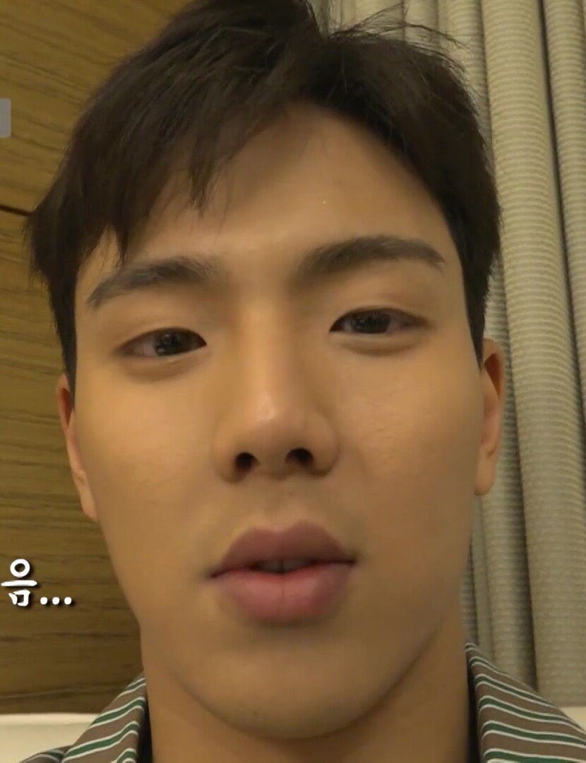 bare face shownu hits different 