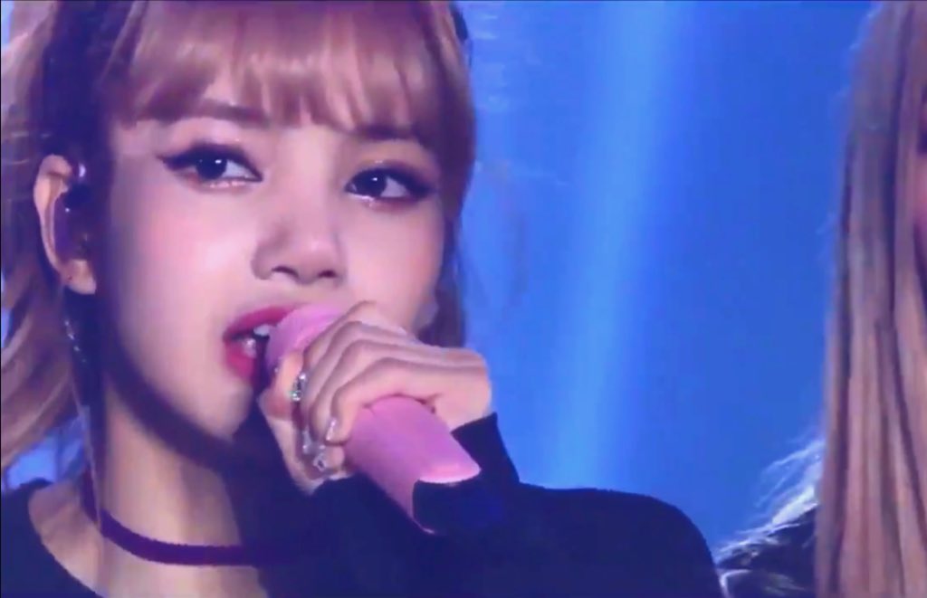TeamLisaEU's tweet photo. Lisa has always been such a kind and hardworking girl giving her 100% in every performance and making us and everyone from her family to her members proud. She always gives us new content and has new ideas for showing her "the dance machine" side.

#AlwaysLoveLisa https://t.co/z1h0axSApM