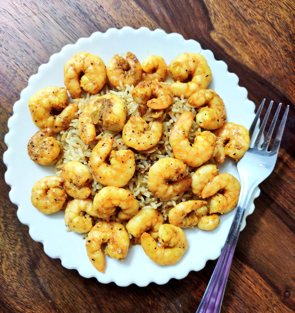 After all the house work and office work... I deserved a super yummy lunch!!This 10 mins lemon butter garlic prawn rice was a perfect fix It was simply delicious   #jogacooks