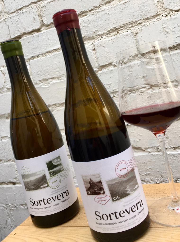 vinostito's tweet photo. And the NEW WINES keep coming... @Suertesmarques impressing us again! This time in collaboration with viticultor Alonso Ramos...  
From recuperated centenary vines climbing the steep cliffs of the northwest edge of Tenerife #taganana #piefranco #Amogoje #Margalagua #Fajanetas https://t.co/ZDmxVmiJfX