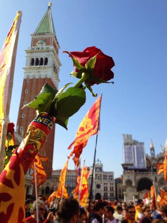 GenerazioneID's tweet photo. #25aprile: festeggiamo #SanMarco insieme agli identitari di @GidVeneto! https://t.co/a33CsWcYqR