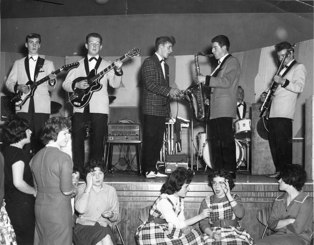 andycelt1's tweet photo. ANDY AND THE BOPPERS! https://t.co/M9WLj9mgK1 https://t.co/yfovGMTnUT