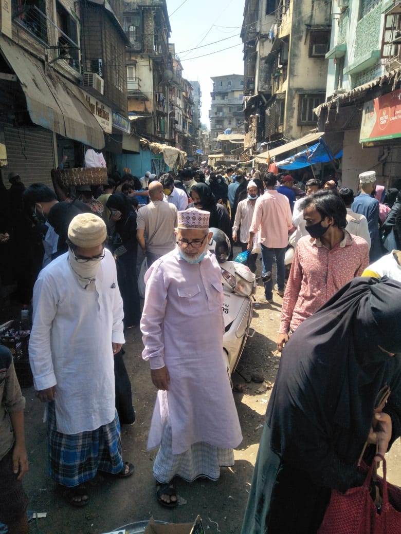 BeingNationali1's tweet photo. @AskAnshul Beautiful pictures from Mohammad Ali Market, Mumbai.
People following Social Distancing in a very good manner.
Lockdown Mubarak Ho !!
#RIPLockdown https://t.co/gQVNtJFRBH