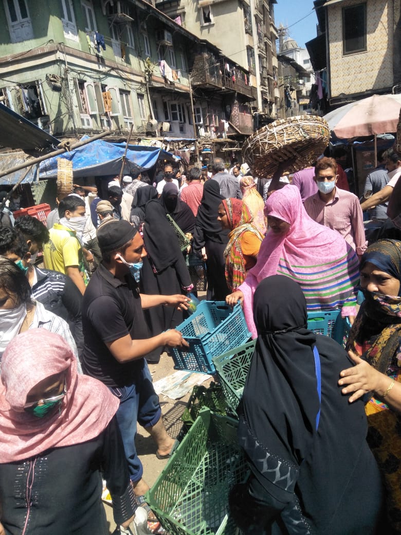 BeingNationali1's tweet photo. @AskAnshul Beautiful pictures from Mohammad Ali Market, Mumbai.
People following Social Distancing in a very good manner.
Lockdown Mubarak Ho !!
#RIPLockdown https://t.co/gQVNtJFRBH