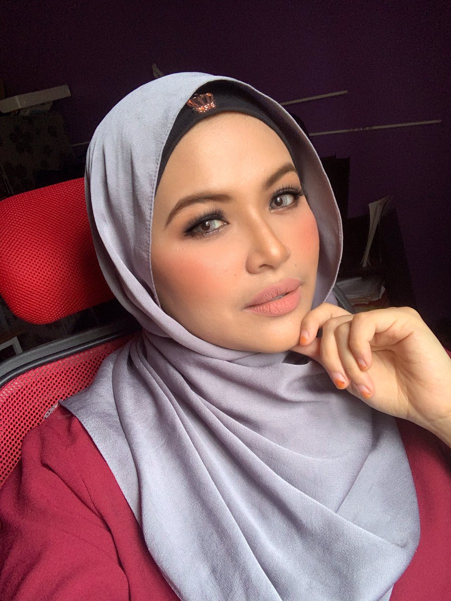syuhadamer's tweet photo. Bollywood look 🥰✨
#makeup #makeupshahalam #makeupkotakemuning #makeuptunang #makeupnikah #makeupevent #makeupdinner #makeupconvo https://t.co/iG8YAzBjAP
