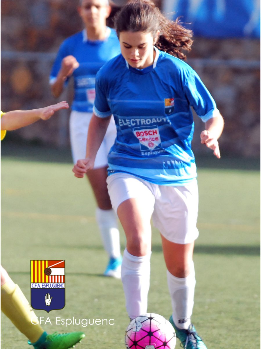 FutfemBaixLlob1's tweet photo. Que recuerdos cuando el @CFAEspluguenc tenía equipo Femenino fotos de la temporada 2017-2018 https://t.co/ygCkh6mIYf