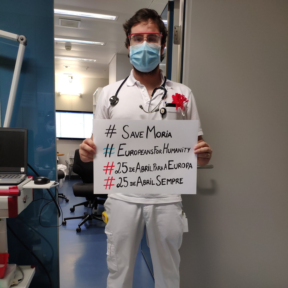 DavidTanganho's tweet photo. True freedom is only possible when shared by all. As long as we have ultranationalist waves taking over whole countries and people being treated worst that animals at our boarders, we cant actually stop fighting. #savemoria #EuropeansforHumanity #25abrilparaaeuropa #25abrilsempre https://t.co/fJ4cs2TTWA